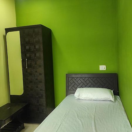 Hotel Sk Lodge Near Guwahati Airport エクステリア 写真