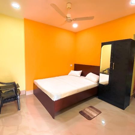 Hotel Sk Lodge Near Guwahati Airport 部屋 写真