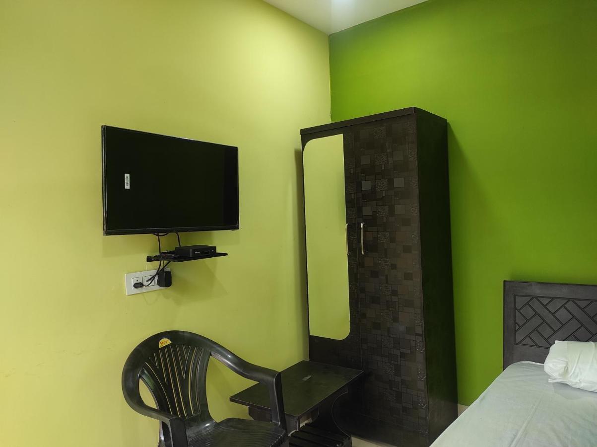 Hotel Sk Lodge Near Guwahati Airport エクステリア 写真