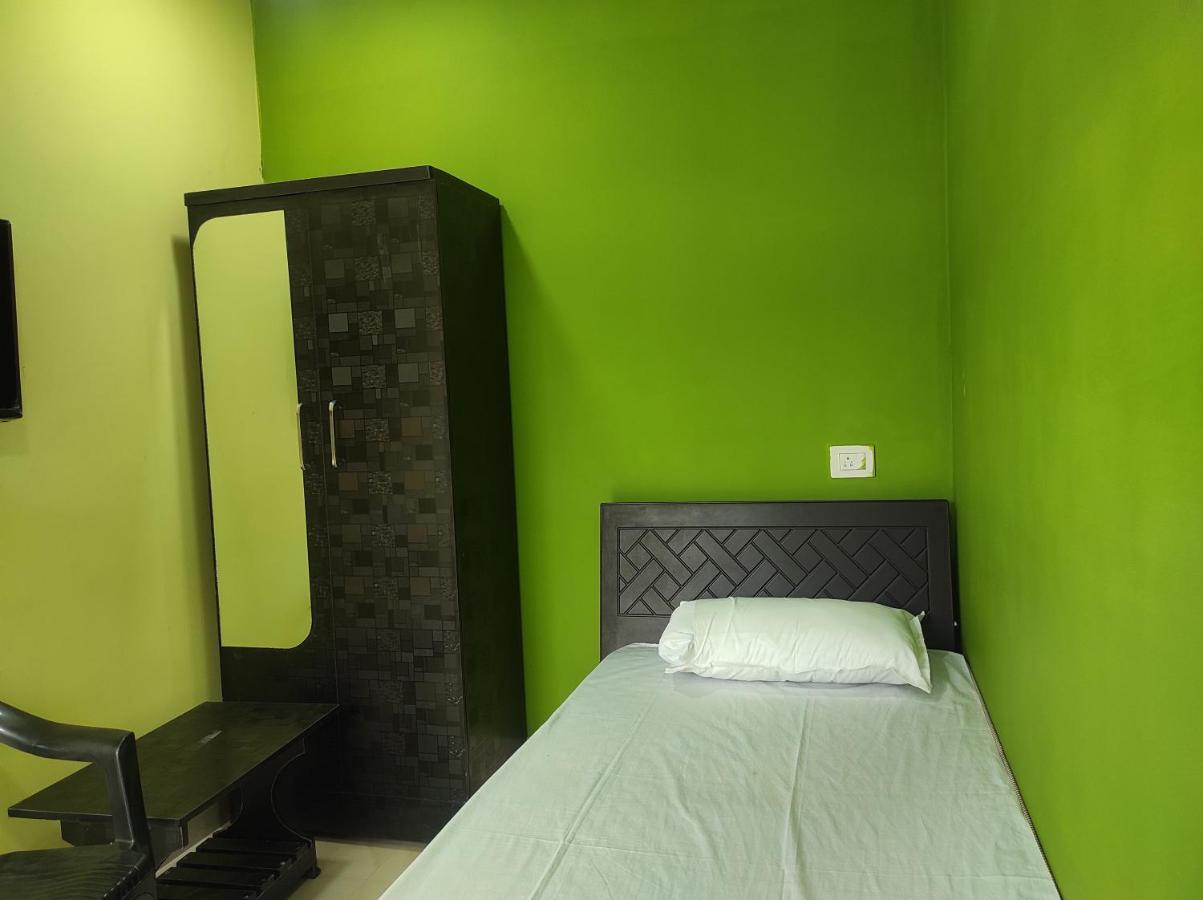 Hotel Sk Lodge Near Guwahati Airport エクステリア 写真