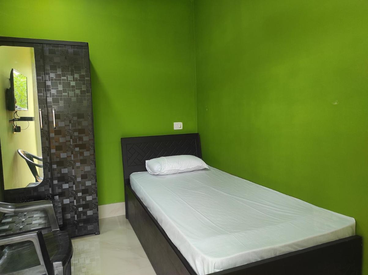 Hotel Sk Lodge Near Guwahati Airport エクステリア 写真